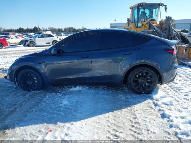 44252742 :رقم المزاد ، 5YJYGDEE1MF070396 vin ، 2021 Tesla Model Y Long Range Dual Motor All-wheel Drive مزاد بيع