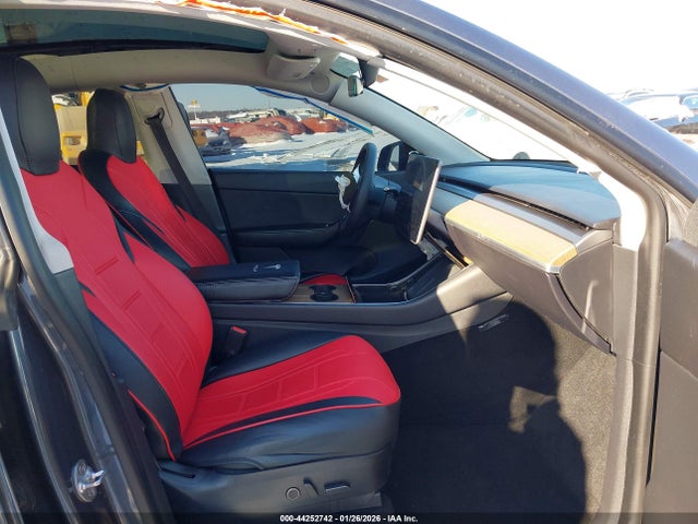 44252742 :رقم المزاد ، 5YJYGDEE1MF070396 vin ، 2021 Tesla Model Y Long Range Dual Motor All-wheel Drive مزاد بيع