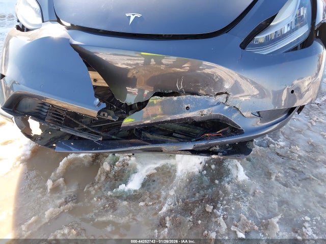 44252742 :رقم المزاد ، 5YJYGDEE1MF070396 vin ، 2021 Tesla Model Y Long Range Dual Motor All-wheel Drive مزاد بيع