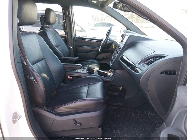 2C4RDGEG8JR205261 Dodge Grand Caravan Gt