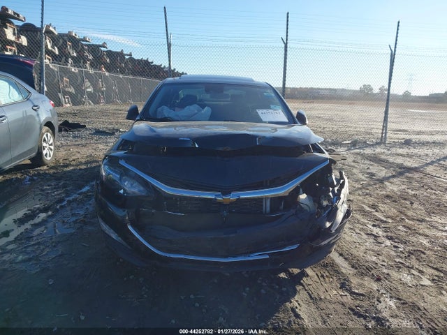 1G1ZD5ST2NF104227 Chevrolet Malibu Fwd Lt