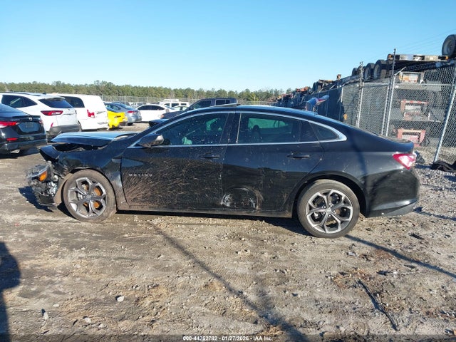 1G1ZD5ST2NF104227 Chevrolet Malibu Fwd Lt