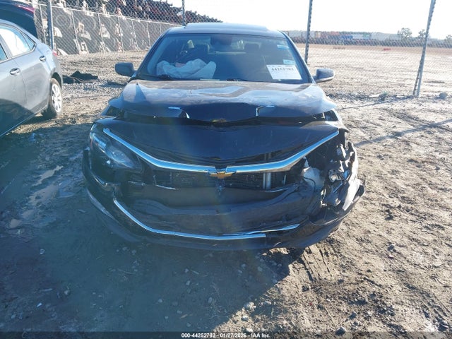 1G1ZD5ST2NF104227 Chevrolet Malibu Fwd Lt