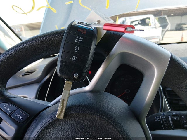 3KPA25AD9LE328901 KIA Rio 5-door S