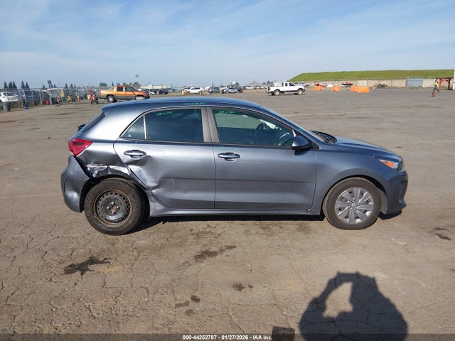 3KPA25AD9LE328901 KIA Rio 5-door S