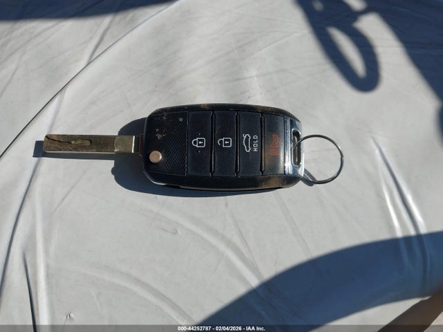 3KPA25AD9LE328901 KIA Rio 5-door S