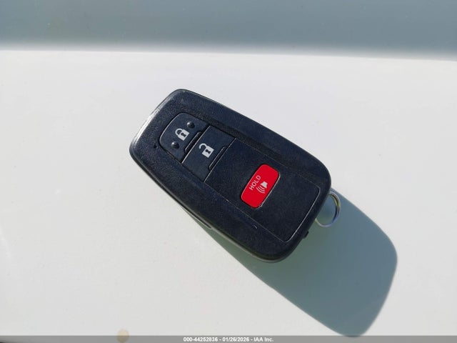 Toyota C-HR XLE 2021 NMTKHMBX2MR139955 Image 11