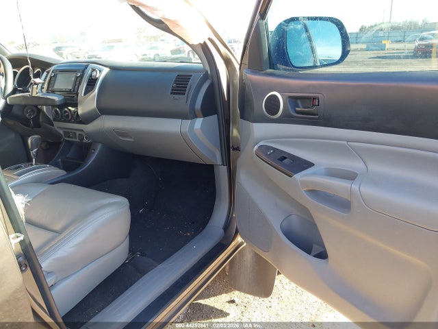 Продаж на аукціоні авто 2015 Toyota Tacoma Base V6, vin: 3TMLU4EN5FM192440, номер лоту: 44252841