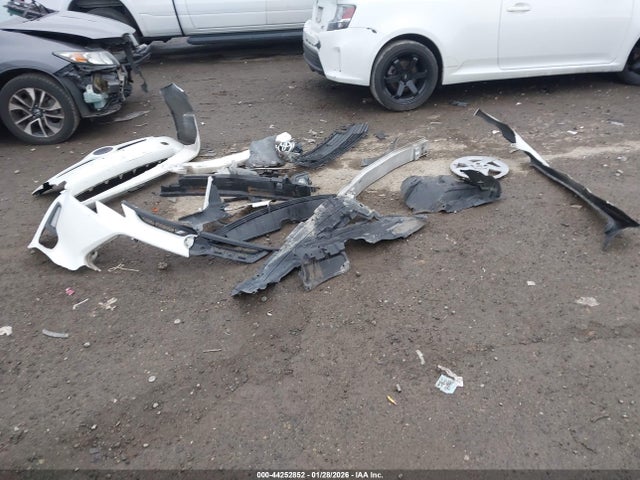 Scion TC 2015 JTKJF5C79F3092332 Image 12