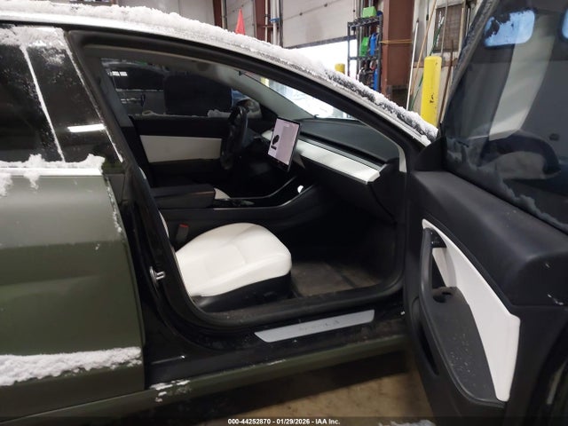 2019 TESLA MODEL 3 5YJ3E1EB9KF214049 Photo 4