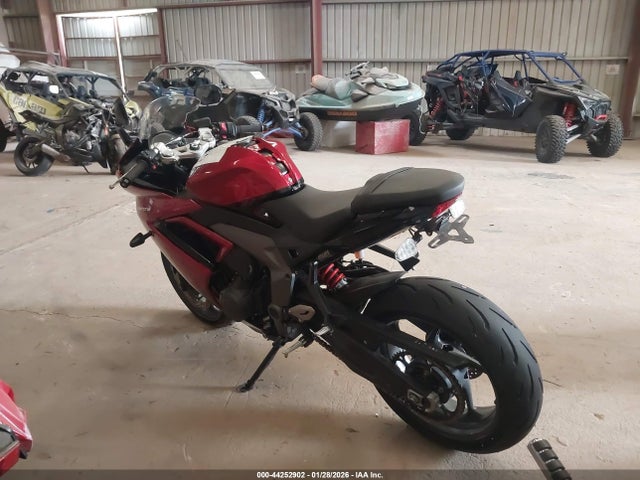 2025 TRIUMPH MOTORCYCLE DAYTONA SMTL23UF3STBV7745 Photo 2