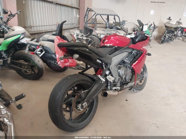 2025 TRIUMPH MOTORCYCLE DAYTONA SMTL23UF3STBV7745 Photo 3