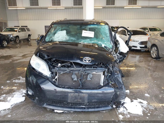44252923 :رقم المزاد ، 5TDYZ3DC0HS794408 vin ، 2017 Toyota Sienna Xle Premium 8 Passenger مزاد بيع