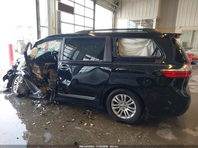 44252923 :رقم المزاد ، 5TDYZ3DC0HS794408 vin ، 2017 Toyota Sienna Xle Premium 8 Passenger مزاد بيع