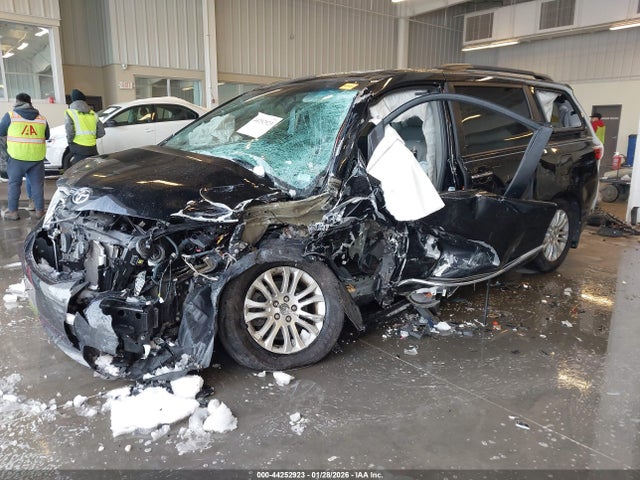44252923 :رقم المزاد ، 5TDYZ3DC0HS794408 vin ، 2017 Toyota Sienna Xle Premium 8 Passenger مزاد بيع