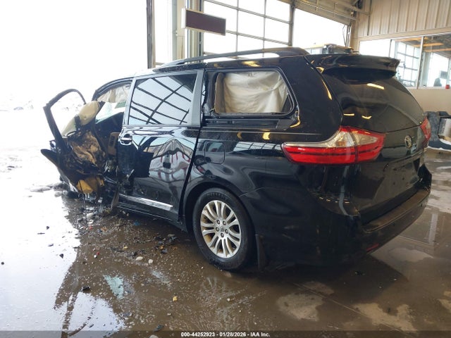 44252923 :رقم المزاد ، 5TDYZ3DC0HS794408 vin ، 2017 Toyota Sienna Xle Premium 8 Passenger مزاد بيع