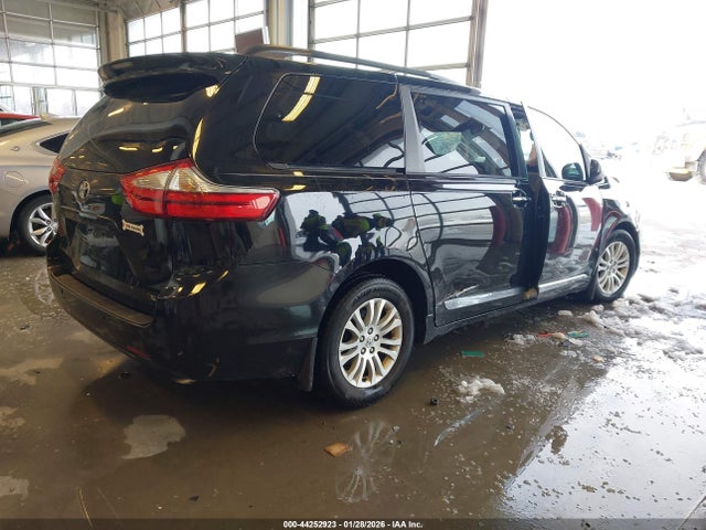 44252923 :رقم المزاد ، 5TDYZ3DC0HS794408 vin ، 2017 Toyota Sienna Xle Premium 8 Passenger مزاد بيع