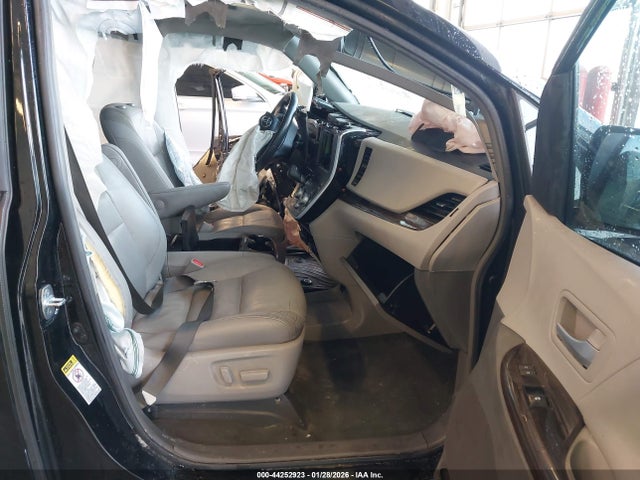 44252923 :رقم المزاد ، 5TDYZ3DC0HS794408 vin ، 2017 Toyota Sienna Xle Premium 8 Passenger مزاد بيع