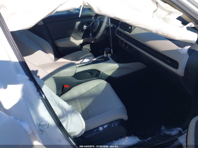 2023 HONDA HR-V 3CZRZ2H37PM718881 Photo 4