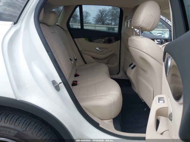 44253038 :رقم المزاد ، WDC0G4JB7KV172805 vin ، 2019 Mercedes-benz Glc 300 مزاد بيع