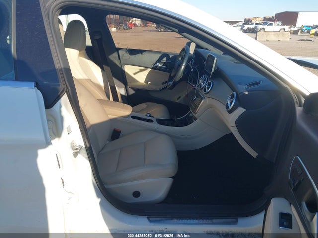 44253052 :رقم المزاد ، WDDSJ4EB9FN197632 vin ، 2015 Mercedes-benz Cla 250 مزاد بيع