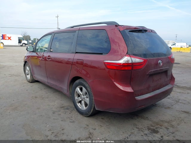 5TDKK3DC2FS597098 Toyota Sienna Le 8 Passenger