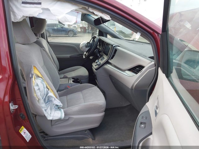 5TDKK3DC2FS597098 Toyota Sienna Le 8 Passenger