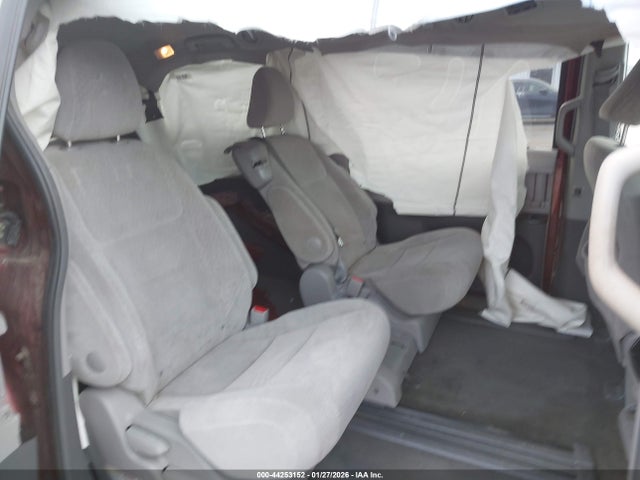 5TDKK3DC2FS597098 Toyota Sienna Le 8 Passenger