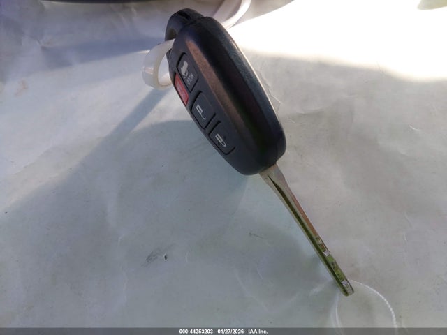 5YFBURHE8KP909209 Toyota COROLLA SE