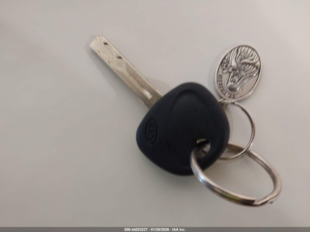 KNADM4A30G6585110 KIA RIO LX