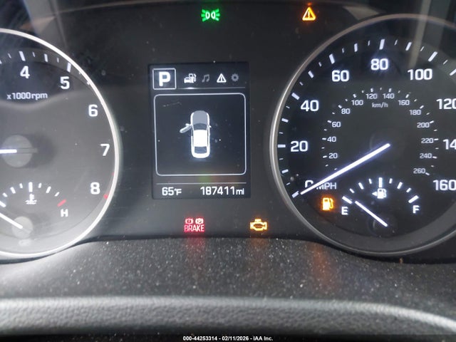 5NPD84LF9JH387668 Hyundai ELANTRA SEL