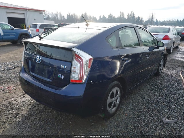 Toyota Prius Three 2014 JTDKN3DU4E1767408 Image 4