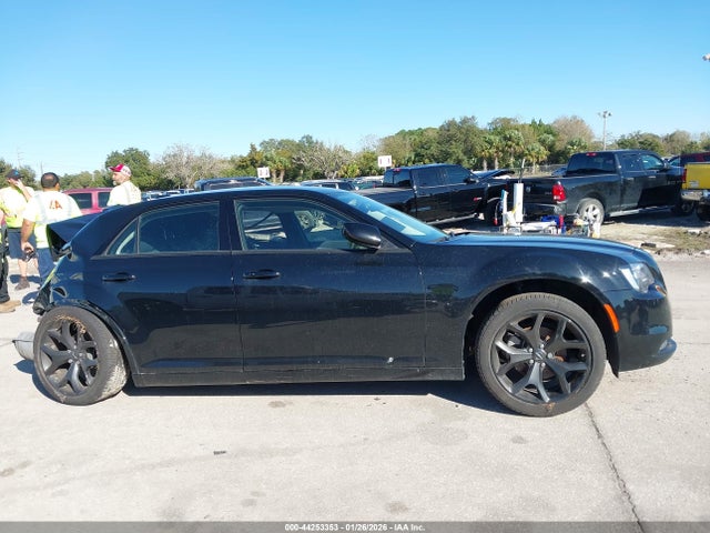 44253353 :رقم المزاد ، 2C3CCAAG2NH268349 vin ، 2022 Chrysler 300 Touring مزاد بيع