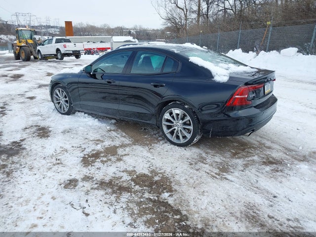 2021 VOLVO S60 7JRA22TK3MG080741 Photo 2