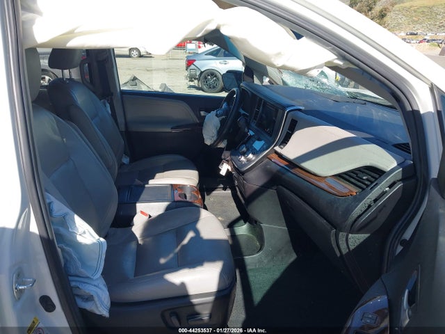 5TDYZ3DC7HS795233 Toyota Sienna Limited 7 Passenger