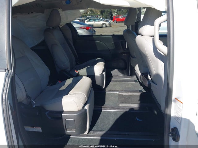 5TDYZ3DC7HS795233 Toyota Sienna Limited 7 Passenger