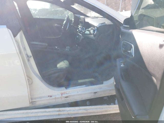 2014 MERCEDES-BENZ CLA 45 AMG WDDSJ5CB6EN082428 Photo 4