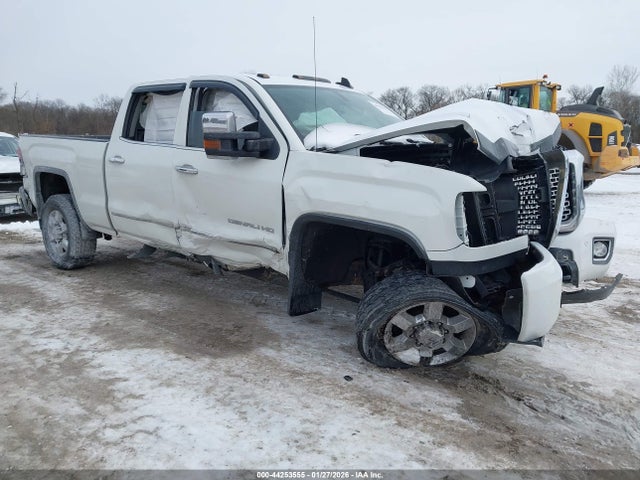 44253555 :رقم المزاد ، 1GT120EG2FF524678 vin ، 2015 Gmc Sierra 2500hd Denali مزاد بيع