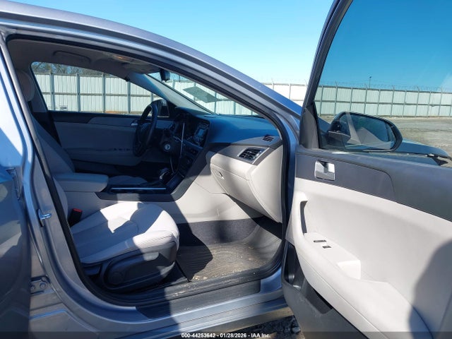 2017 HYUNDAI SONATA 5NPE24AF9HH546045 Photo 4