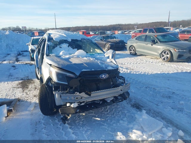 44253668 :رقم المزاد ، JF2SKAEC9NH477144 vin ، 2022 Subaru Forester Premium مزاد بيع