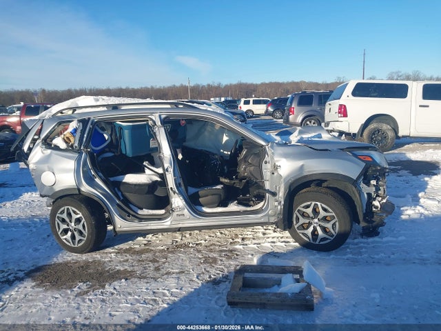 44253668 :رقم المزاد ، JF2SKAEC9NH477144 vin ، 2022 Subaru Forester Premium مزاد بيع
