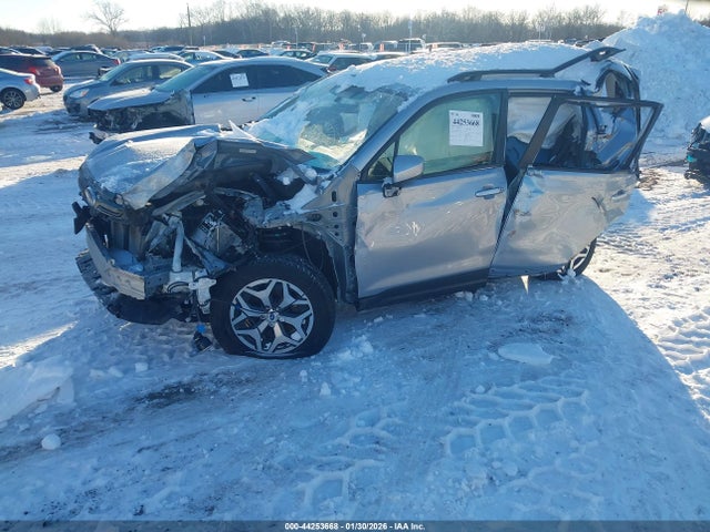 44253668 :رقم المزاد ، JF2SKAEC9NH477144 vin ، 2022 Subaru Forester Premium مزاد بيع