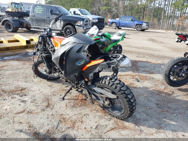2014 KTM 1190 VBKV19403EM901976 Photo 2