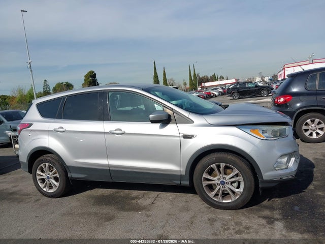 1FMCU0GD3HUA83966 Ford ESCAPE SE