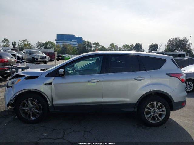 1FMCU0GD3HUA83966 Ford ESCAPE SE