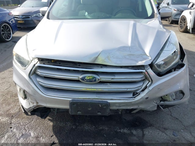 1FMCU0GD3HUA83966 Ford ESCAPE SE