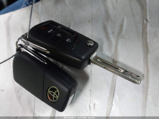 5YFB4MDE5RP227133 Toyota COROLLA LE