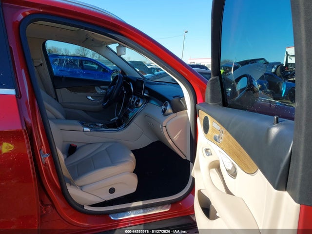 2019 Mercedes-benz Glc 300 მანქანა იყიდება აუქციონზე, vin: WDC0G4JB4KV176181, აუქციონის ნომერი: 44253976