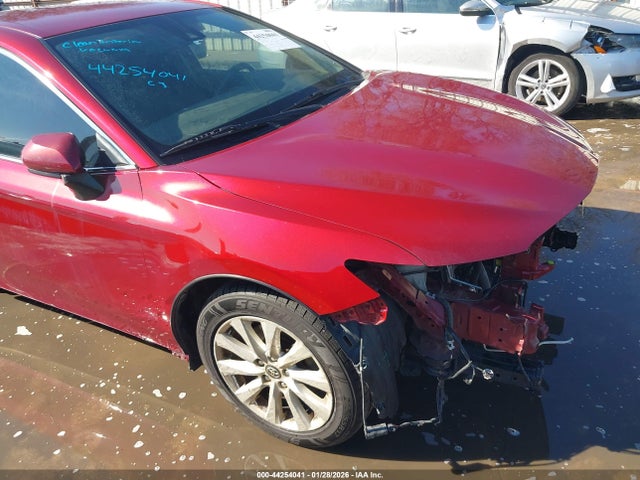 44254041 :رقم المزاد ، 4T1B11HK1KU714308 vin ، 2019 Toyota Camry Le مزاد بيع