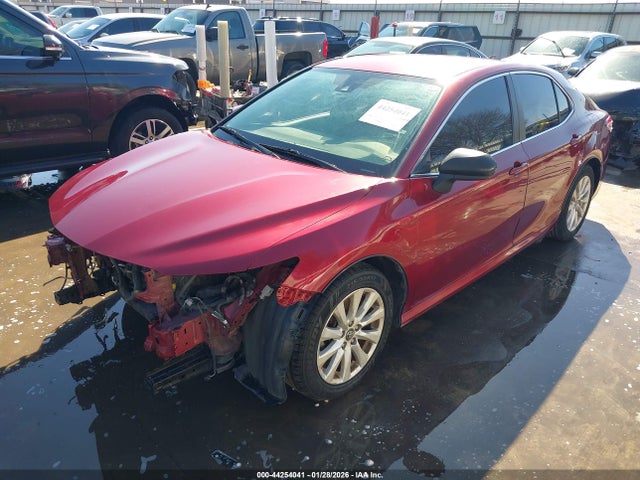44254041 :رقم المزاد ، 4T1B11HK1KU714308 vin ، 2019 Toyota Camry Le مزاد بيع